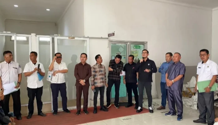 DPRD OKI Gelar Silaturahmi dan Beri Bantuan untuk Petugas Kebersihan DLH