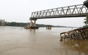 Jembatan Penghubung Desa di Muba Ambruk, Pemprov Sumsel Lakukan Kajian Perbaikan