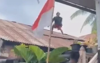 Maling di Palembang Pura-pura Gila Usai Kepergok Warga, Jatuh dari Atap Rumah