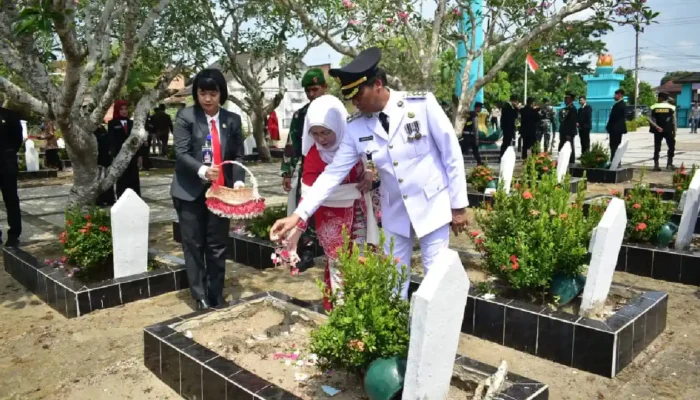 Pj Bupati OKI dan Forkopimda Ziarah ke Makam Pahlawan, Kobarkan Semangat ’45 di HUT RI ke-79